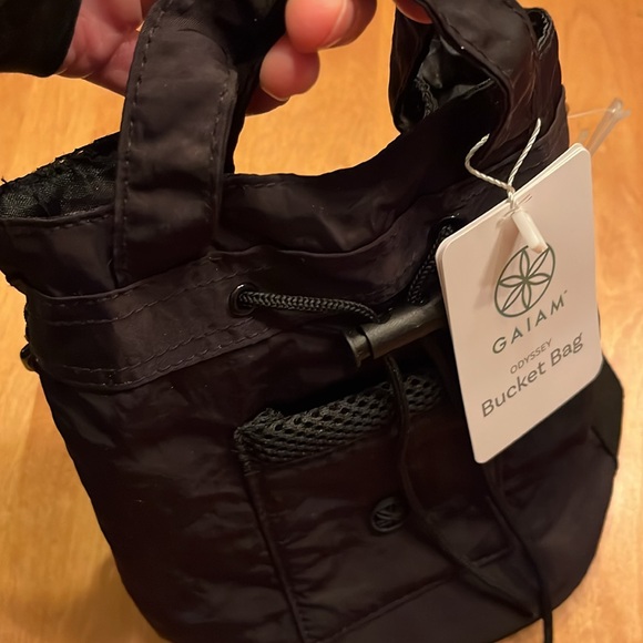GAIAM Odyssey Bucket Bag NWT - Picture 3 of 3